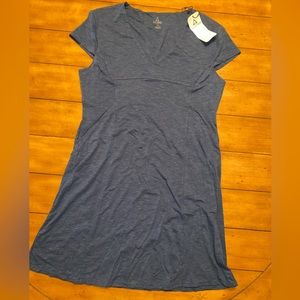 Ascend activewear hiking dress, Heathered blue/navy blue, size large, NWT.